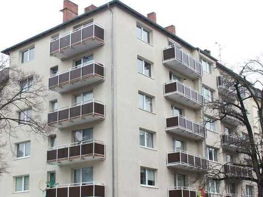 Erstbezug nach Sanierung: 2 Zimmer Wohnung mit Balkon und Aufzug