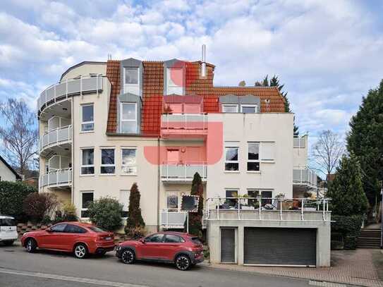 Vermietete Dachgeschosswohnung mit Balkon und Stellplatz