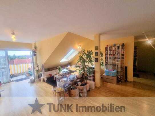 Reizende 4 Zimmer-DG-Wohnung mit Balkon, Garage und EBK in Kahl!