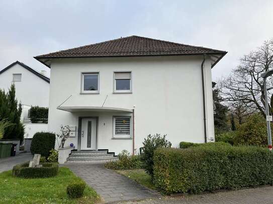 Freundliche 3,5-Zimmer-Wohnung mit gehobener Innenausstattung mit Balkon und Garten in Ettlingen