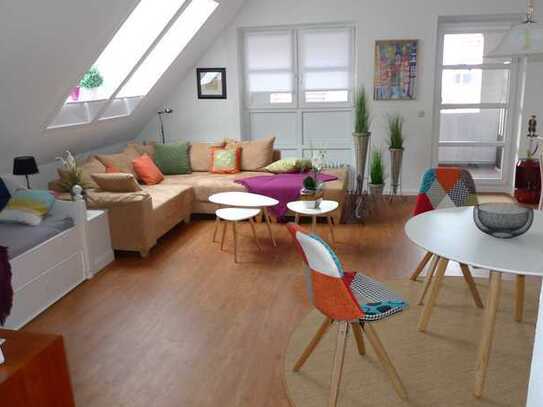 hochwertige, ruhige, zentrale 2-Zi-Wohnung (unmöbliert) mit Loggia