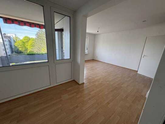 Neu renovierte 2-Zimmer-Wohnung mit EBK in München Hadern