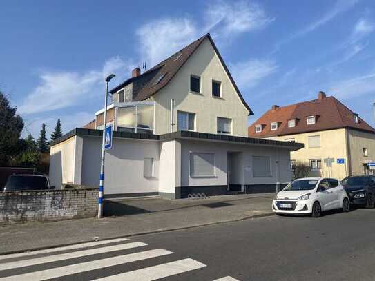 Besondere Immobilie, ein Einfamilienhaus und ein Wohnhaus mit einer Gewerbeeinheit
