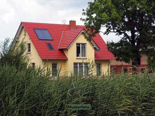 Freistehendes Mühlen-/Wohngebäude mit Balkon