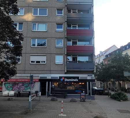 Sehr schöne 2 Zimmer Wohnung mit Balkon und Einbauküche in der Bayreuther Innenstadt.