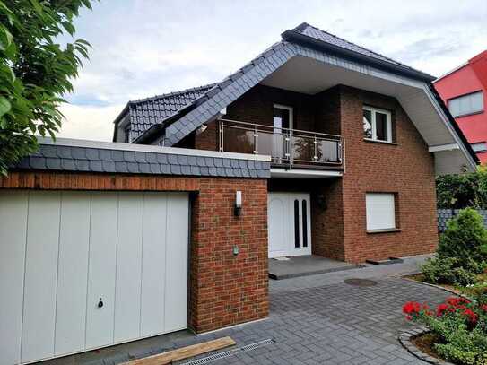 Schickes Landhaus hochwertige Ausstattung 3 Bäder Wintergarten Solar Garage Carport Traumgrun