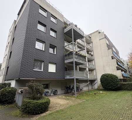 Sanierungsbedürftige, 4-Zimmer-Wohnung in Köln-Rodenkirchen