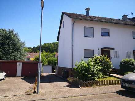 Doppelhaushälfte mit Garten und Blick auf den Hopfenberg