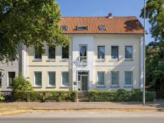 Stadthaus mit Bürobereich (158 qm) und sep.Wohneinheit (112 qm) im Roten Feld.