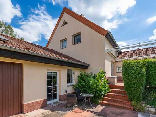 GEPFLEGTE DOPPELHAUSHÄLFTE * MODERNES BAD * TERRASSE * 1 GARAGE * SCHÖNER GARTEN MIT BADETEICH