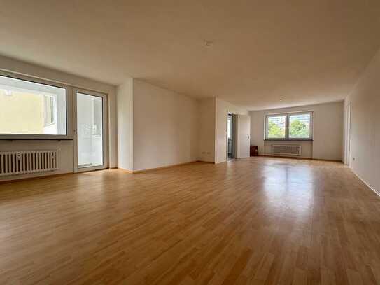 Großhadern - Zentrum schöne, helle, ruhige 4 Zimmer Whg. mit Balkon, Keller FREI!!!!