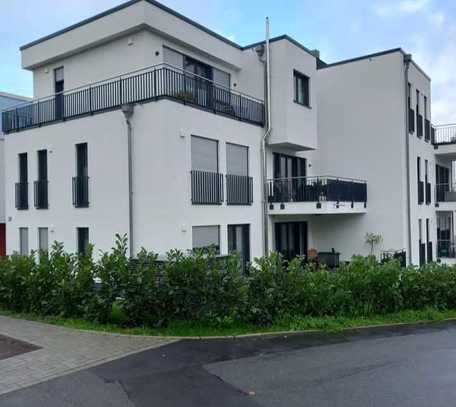 Neubau-Wohnung im Obergeschoss: Stillvolle 3-Zimmer-Wohnung in Aukamm mit Balkon