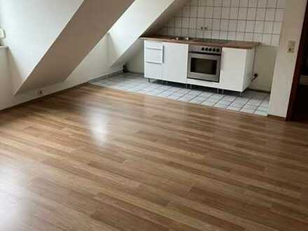 Gemütliche Dachgeschoss-Wohnung in sehr zentraler Lage Essen Altendorfs; WBS erforderlich