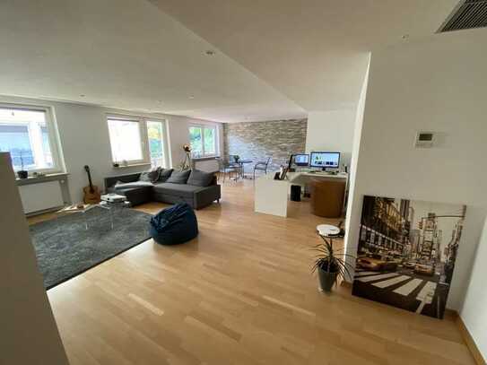 Vollständig renovierte 4-Zimmer-Wohnung mit Dachterrasse außerhalb Büttelborn