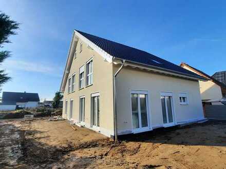 Doppelhaushälfte Erstbezug Neubau Energiesparhaus 4 Zi. Garten Stellplatz