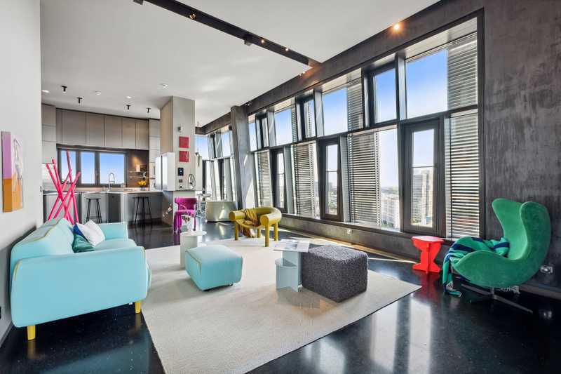 Grenzenlos wohnen: Penthouse-Living auf drei Etagen