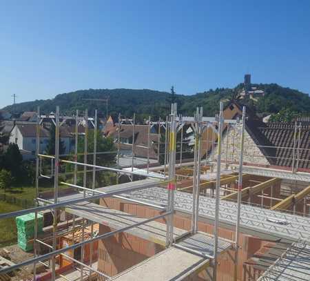 Dachgeschoss- Wohnung mit Burgblick