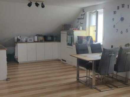 Helle 2 Zimmer DG-Wohnung in Göppingen-Bartenbach - 80 m² - mit Fußbodenheizung - 700 € kalt