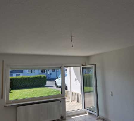 Freundliche 3-Zi. Erdgeschosswohnung mit Terrasse in Nauroth