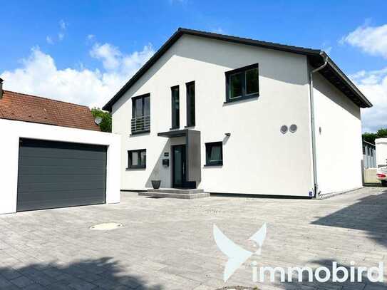 **Neuwertiges Einfamilienhaus** mit großem Grundstück, Garage und modernster Ausstattung