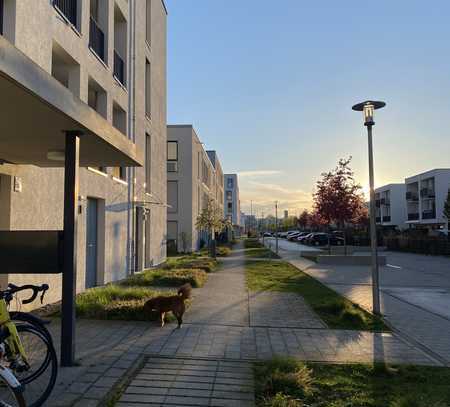 Neuwertige 3-Raum-Wohnung mit Balkon und Einbauküche in München