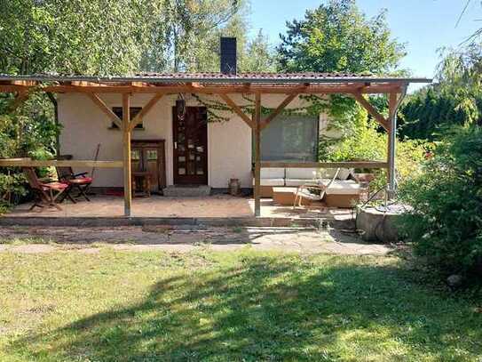 Bungalow auf Idyllischem Grundstück in zentraler Lage