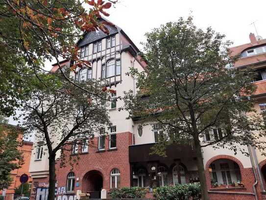 Großzügige bezugsfreie 2-Zimmerwohnung im Giebichensteinviertel - Umbau auf 3 Zimmer möglich!