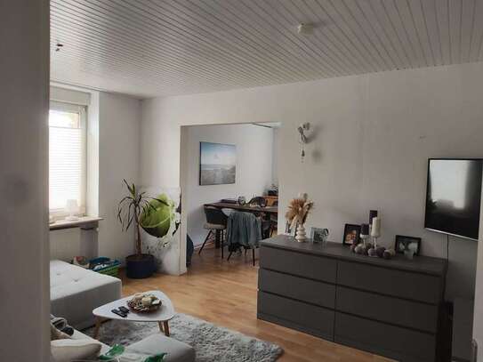 Charmante 3-Zimmer-Altbauwohnung mit Garage und Gartenmitbenutzung in Darmstadt-Bessungen