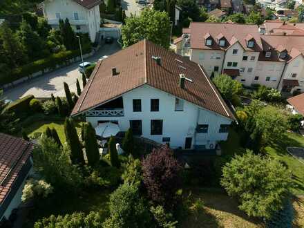 *** Großzügiges Einfamilienhaus *** Architekten-Hanghaus mit liebevoll gestaltetem Garten in Vilshof