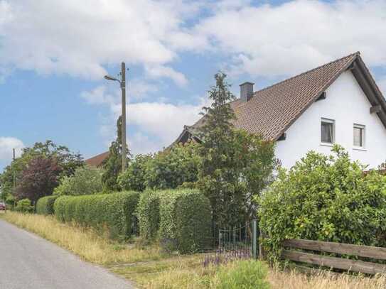 Gemütlichkeit im Grünen - 5 Zimmer mit Garten und Garage - freistehendes EFH