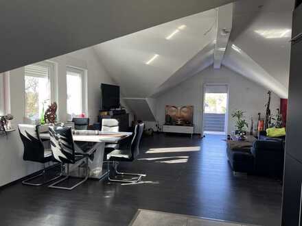 Neuwertige 3-Zimmer-Dachgeschosswohnung mit Balkon und Einbauküche in Freigericht