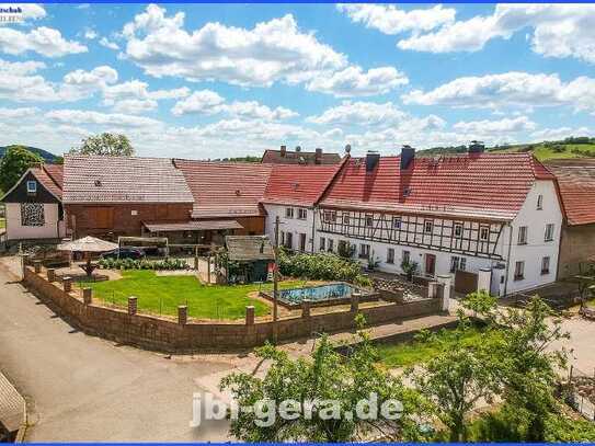 Zwei-Seiten Hof, mit Hofladen, 2 WE, 1 Büro Nähe Gera zu verkaufen