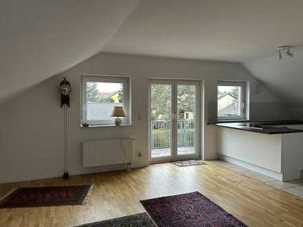 Gepflegte 3-Raum-Dachgeschosswohnung mit Balkon und Einbauküche in Mannheim