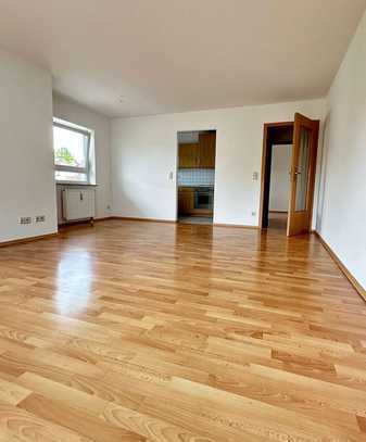 **Helle 3,5 Zimmer Wohnung inklusive Garage**