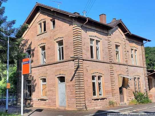 Früheres Bahnhofsgebäude mit Denkmalschutz