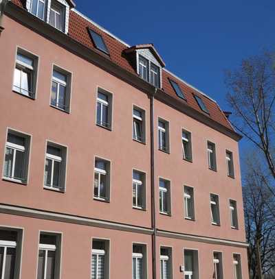 Schöne 6 Zi-Wohnung mit Balkon, Laminat, sep. Küche, Wannenbad und Gä-WC in der südl. Innenstadt