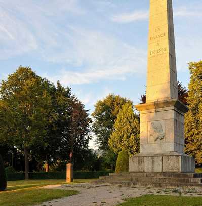 In bester Lage von Sasbach: Liebhabergrundstück 1216 m2 "Wohnen am Turenne-Denkmal". Gegen Gebot.