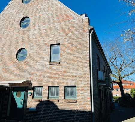 Geräumiges Reihenendhaus in OL-Eversten: 5 Zimmer, 2 Bäder, Gäste-WC, Carport u.v.m.