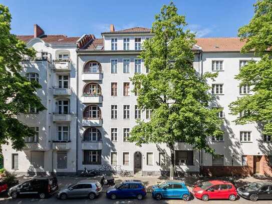 Altbau-Charme im Schillerkiez: Hübsche 2-Zimmer-Wohnung mit Balkon