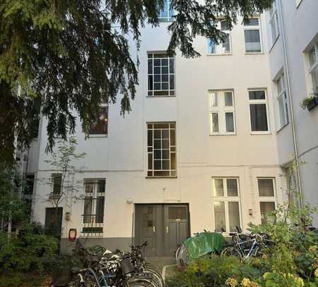 Charmante Zwei-Zimmer-Wohnung in der Kaiser-Friedrich-Straße 6, Berlin-Charlottenburg