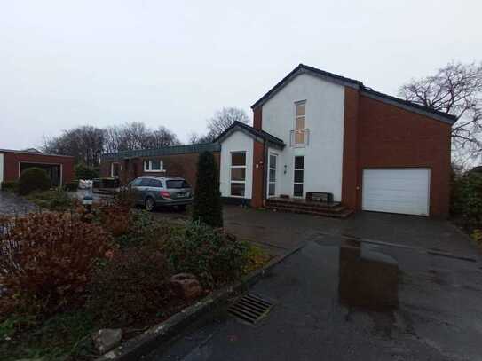 Charmanter Bungalow mit zweigeschossigem Anbau und hervorragender Lage in Geilenkirchen