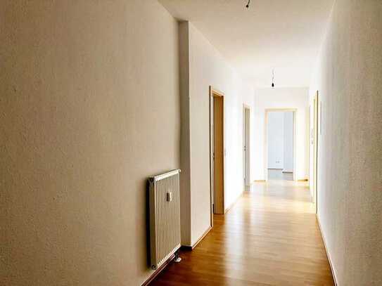 "Große und helle 3-Raum-Wohnung in Universitätsnähe! Perfekt für eine WG geeignet"