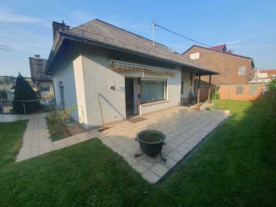 1-Familienhaus mit großer Garage in ruhiger, zentraler Wohnlage