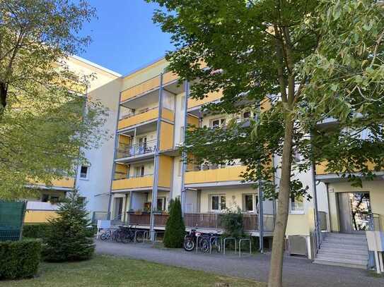 5-Zimmerwohnung mit zwei Bädern, Einbauküche und Balkon