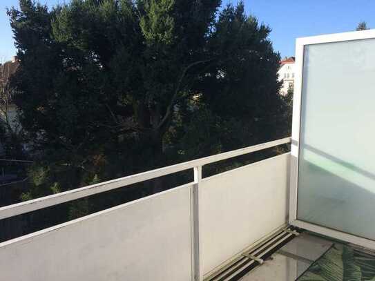 Weinbergviertel: Großzügige 3-Zimmerwohnung mit Balkon und EBK