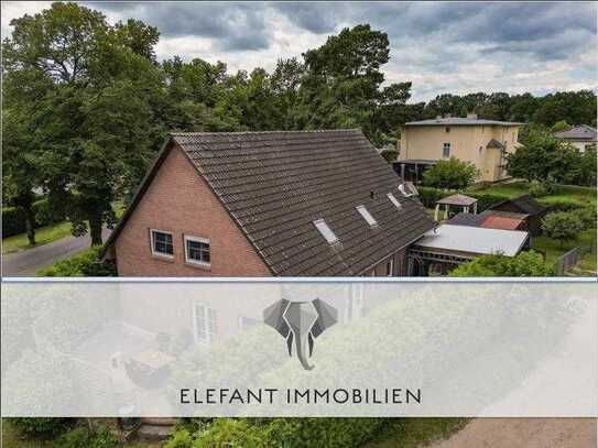 Großes Einfamilienhaus | 210 qm | 7 Schlafzimmer |
2 Bäder | EBK | Carport | möbliert