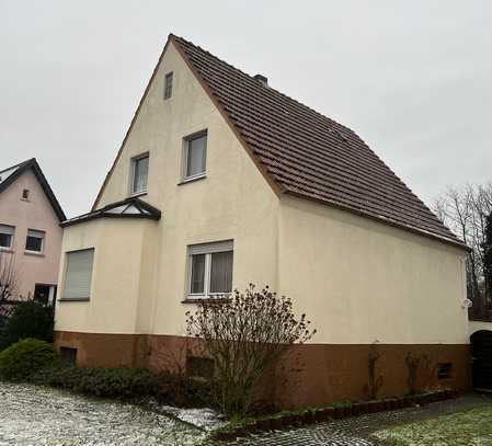 Altes Haus mit schönem Grundstück und viel Potenzial