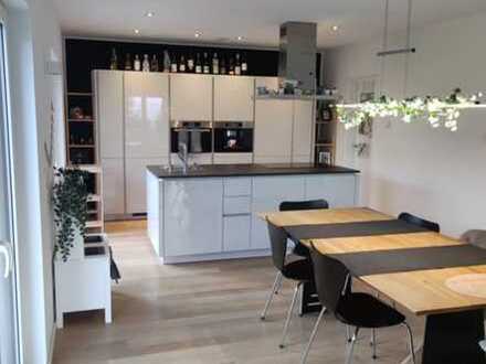 Stilvolles, geräumiges und neuwertiges 4-Zimmer-Haus in Römerberg