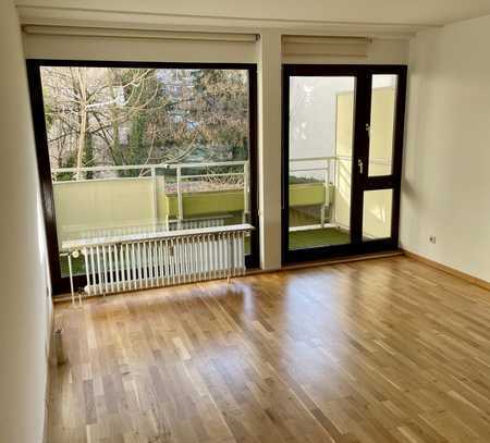 Ruhige 2-Zimmer-Wohnung mit Südbalkon und TG-Stellplatz im Nordend, nahe Holzhausenpark