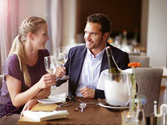 Gut eingeführtes Restaurant mit Hotelzimmer und Terrasse zu verkaufen